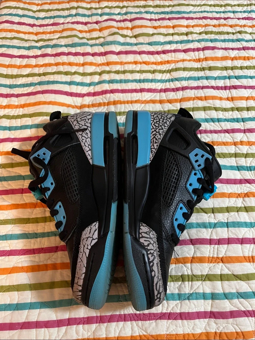Size 7 youth Jordan basketball shoes